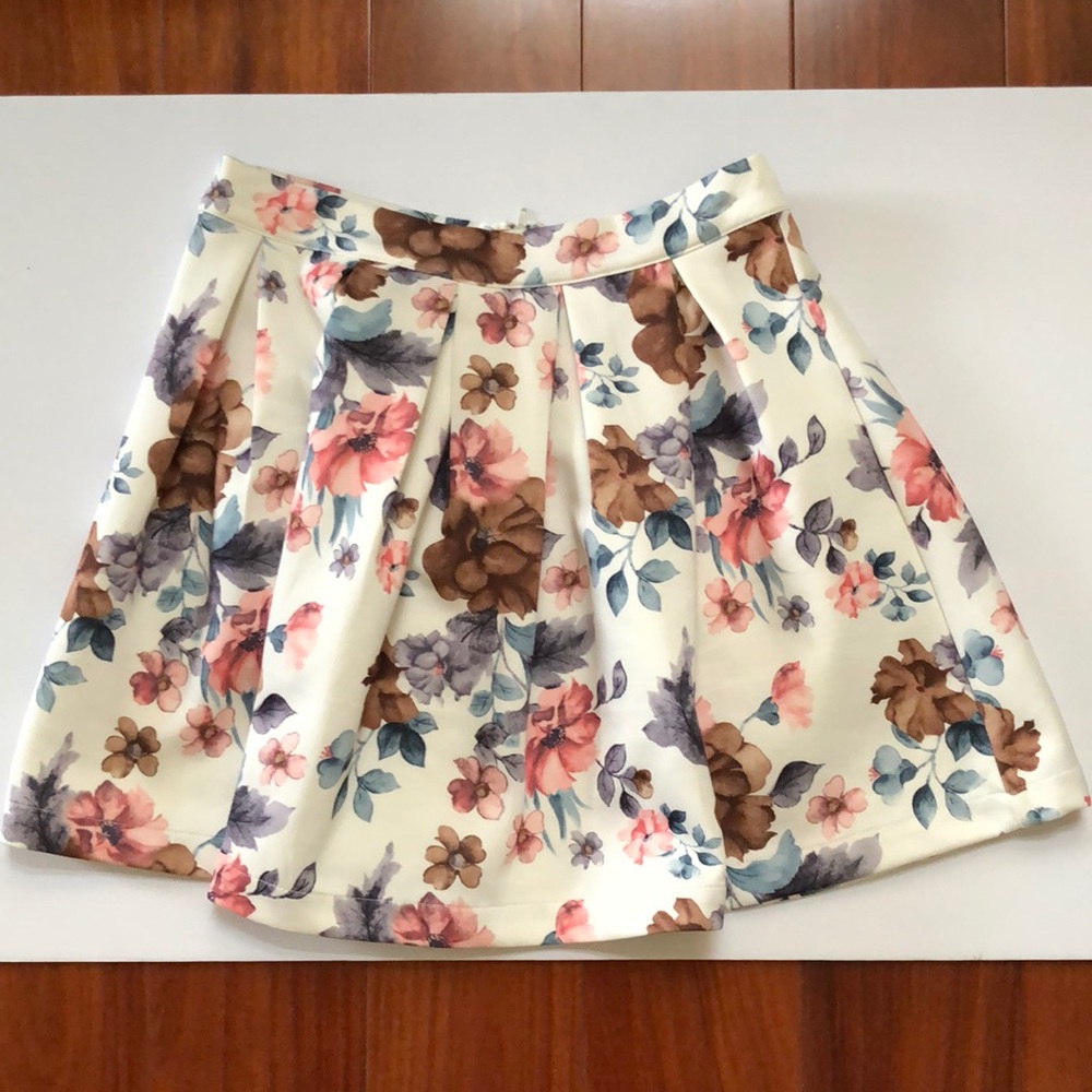 Preowned Floral Print White Mini Skirt